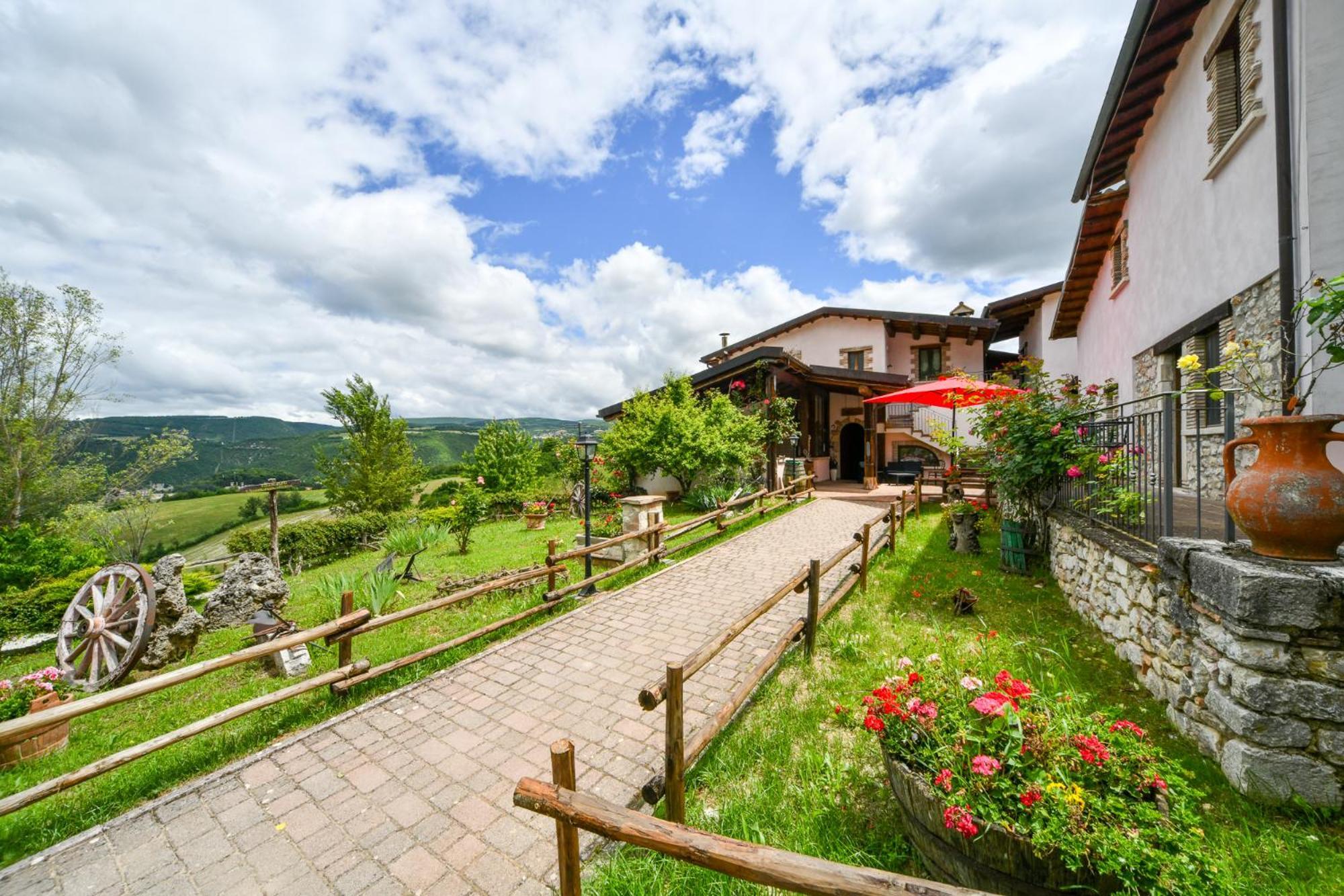 Agriturismo Valle Tezze Cascia Exterior photo